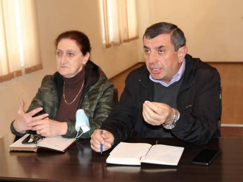 მუნიციპალიტეტის ხელმძღვანელები ცაგერის მუნიციპალიტეტის საბავშვო ბაღების დირექტორებს...